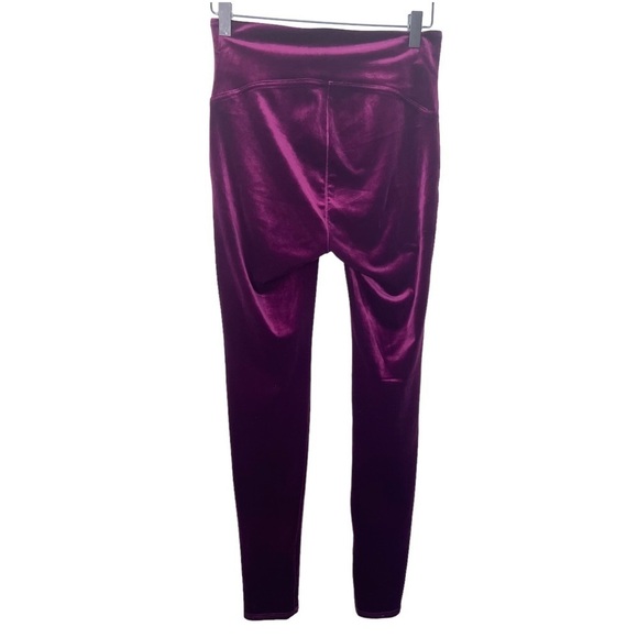 Spanx Red Velvet Leggings Size Medium - Picture 4 of 10